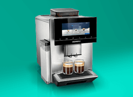 Machine à café automatique Siemens avec écran tactile, préparant deux cafés en tasses transparentes
