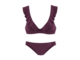 Dunkellila Bikini mit Rüschen am Top und schlichter Bikinihose, frontal auf weißem Hintergrund