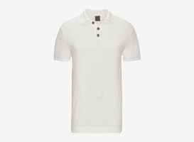 Herren-Poloshirt in Weiß mit kurzer Knopfleiste und Kragen, frontal vor weißem Hintergrund