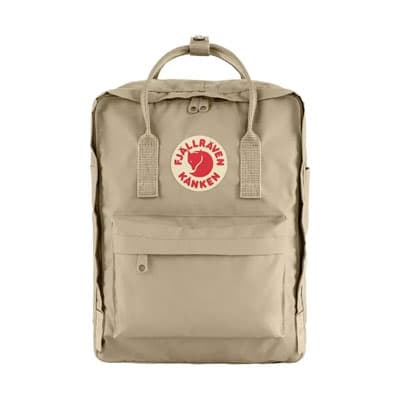 Beiger rechteckiger Rucksack mit Tragegriffen oben, Fronttasche und rundem Fjällräven Kånken Logo vorne