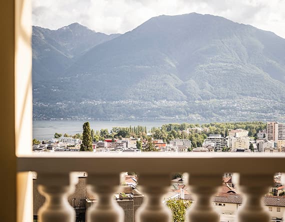 Balcon avec une vue magnifique sur le lac