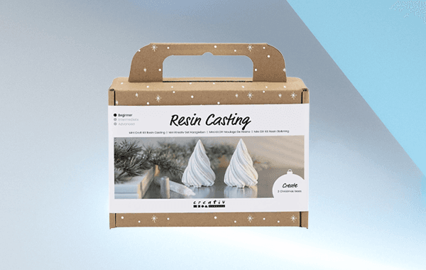 Resin Casting – Verpackung für Harzgieß-Set mit Abbildung von zwei weißen Harzfiguren in Tannenbaumform