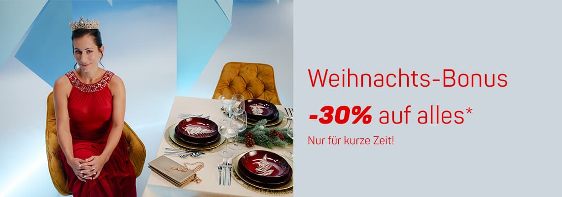 Weihnachts-Bonus -30% auf alles* Nur für kurze Zeit! Frau in rotem Kleid sitzt neben festlich gedecktem Tisch.