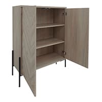 Schrank mit zwei offenen Türen und zwei Einlegeböden in hellem Holzdesign