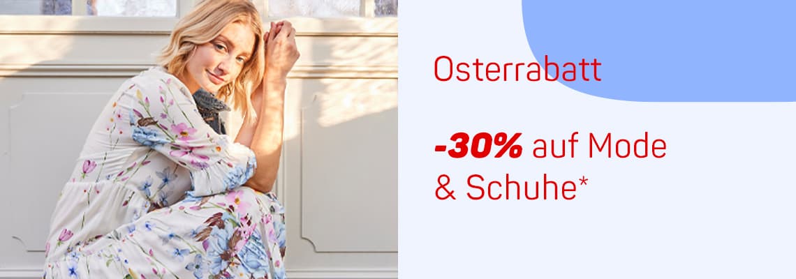 Osterrabatt – 30% auf Mode und Schuhe – Frau im geblümten Kleid sitzt seitlich am Fenster