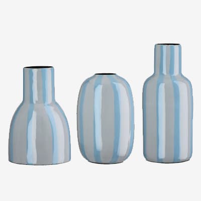 Schwarze Gabor-Handtasche mit Reißverschlussfach und gemustertem Schultergurt.