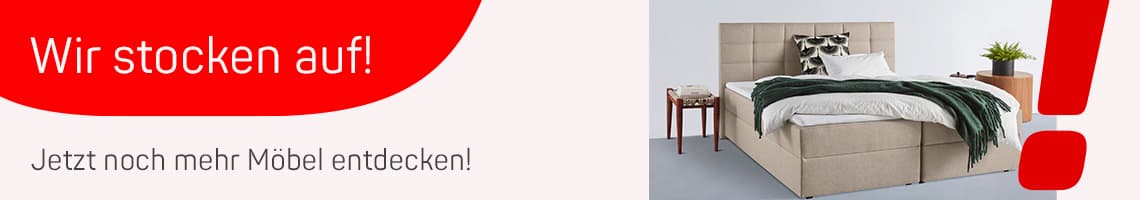 Wir stocken auf! Jetzt noch mehr Möbel entdecken! Beige Bett mit grüner Decke und kleinem Nachttisch