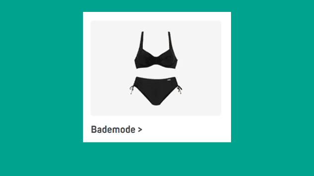 Bademode – schwarzer Bikini mit schlichtem Oberteil und passender Hose mit seitlichen Bändern