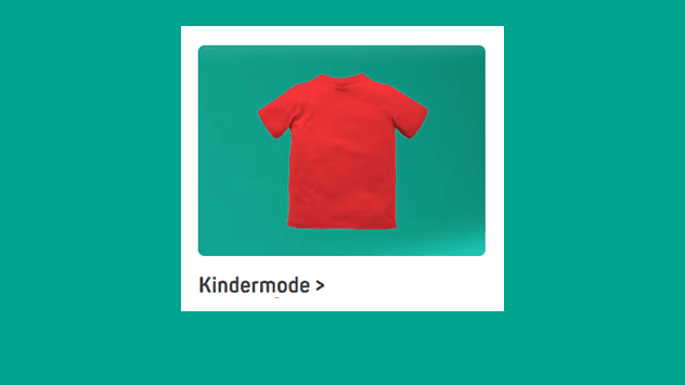Kindermode – rotes Kinder-T-Shirt von hinten vor türkisfarbenem Hintergrund