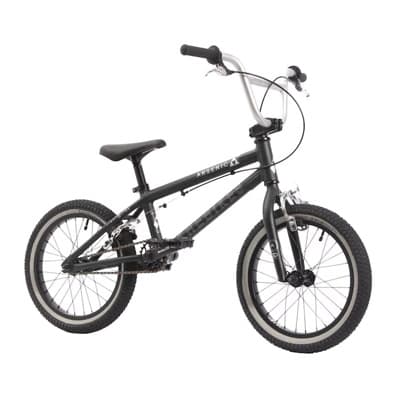 Schwarzes Kinder-BMX-Rad mit dicken Reifen und hohem Lenker vor weißem Hintergrund