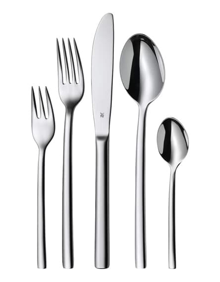 Rotbraunes Geschirrset bestehend aus einem Teller, einer Schüssel und einer Tasse mit Henkel